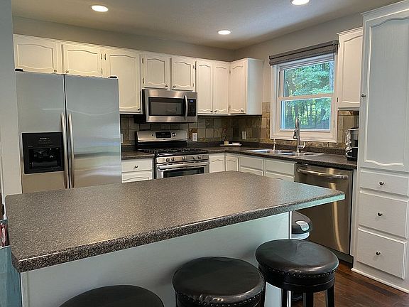 5th image of 739 Woodhill Dr