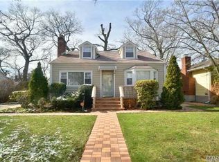 58 Camdike St, Valley Stream, NY 11580