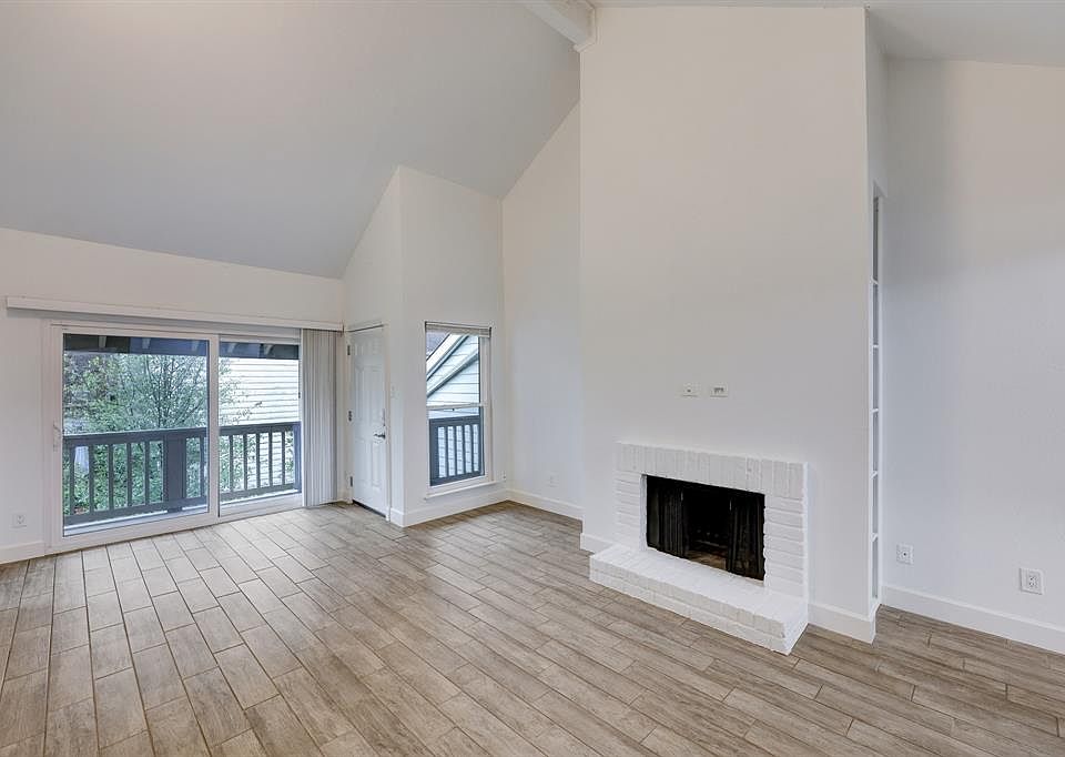 Welcome to this completely updated 2/2 condo in Oaks of Woodlake. All windows replaced in 2020.