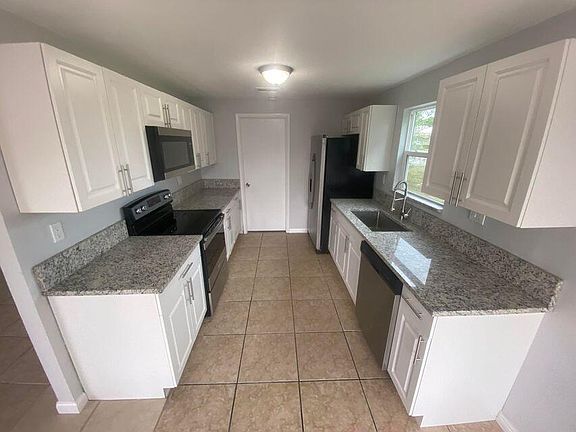 2nd image of 1526 SE Port St Lucie Boulevard