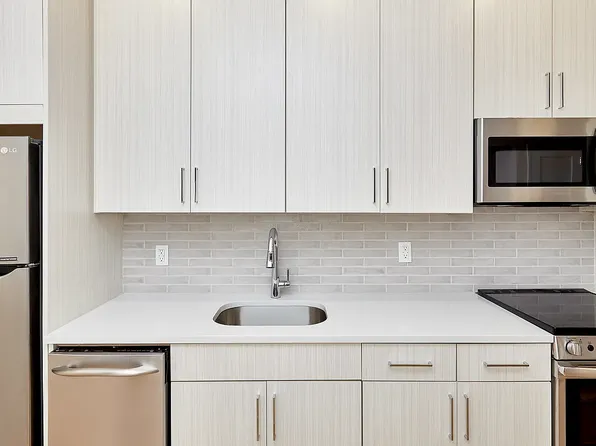 787 Saint Nicholas Avenue image 2 of 8