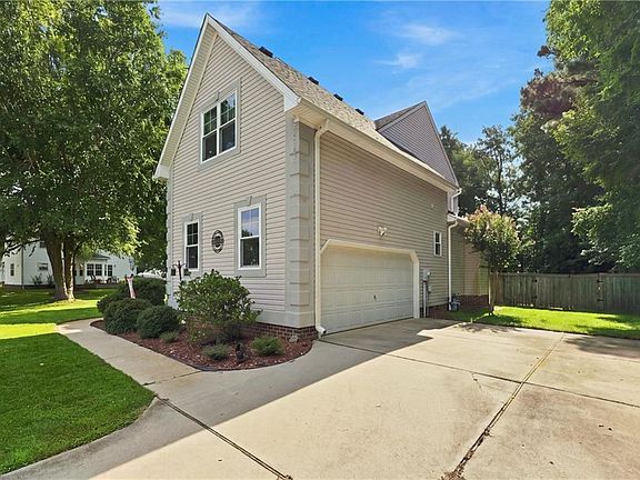 3rd image of 1805 Crestwynd Dr