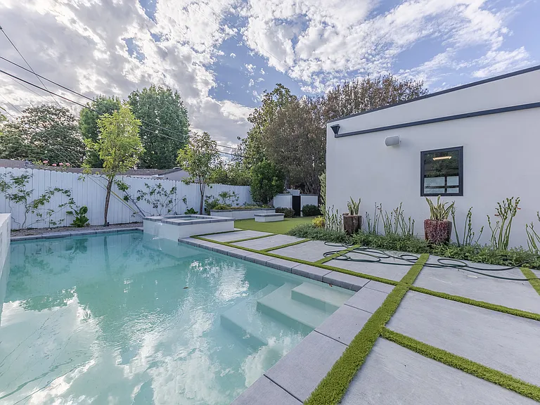 4557 Camellia Ave — Photo 10