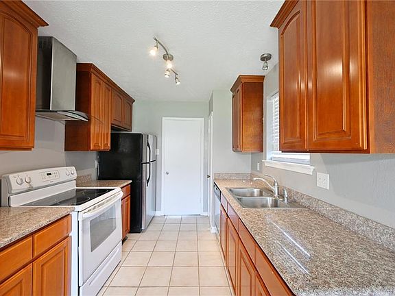 5th image of 708 Vanderbilt Ln