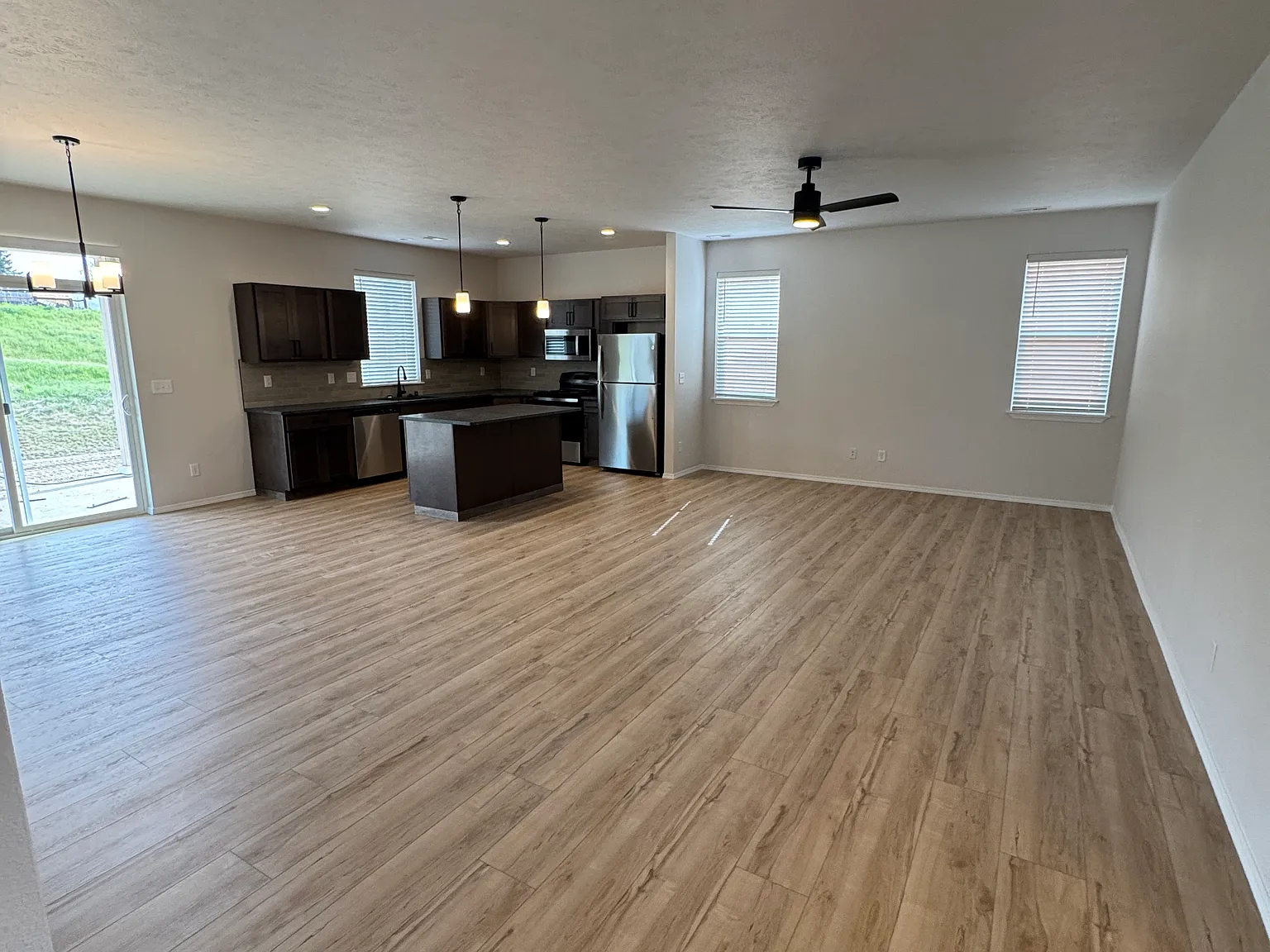 3 bed, 1498 sqft, $2,595 — Photo 3
