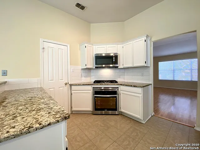 6635 Shady Bend Dr — Photo 10