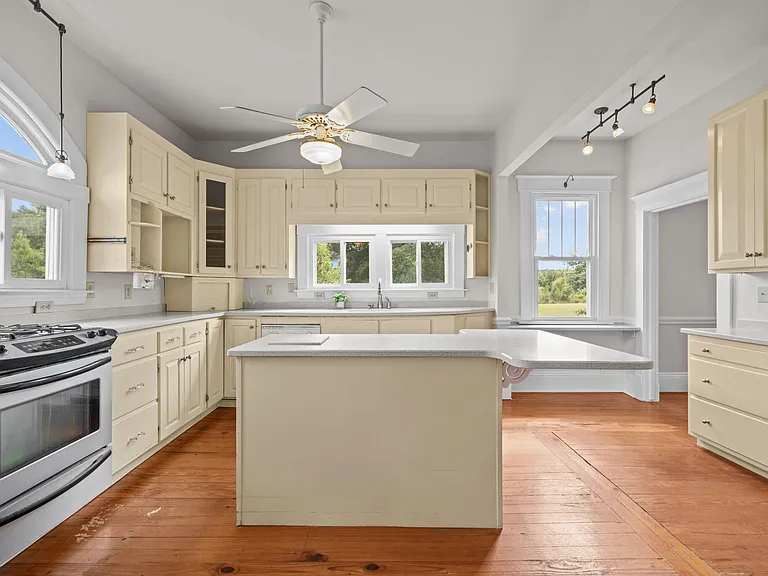 504 Parks Village Rd — Photo 15