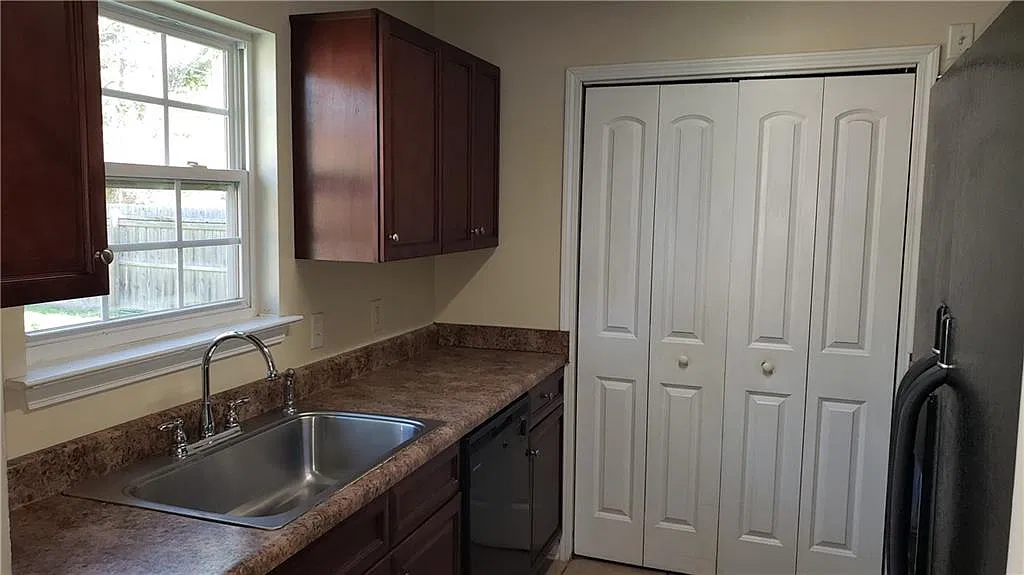 Pet-Friendly 3-Bedroom Home with Fenced Backyard in Brunswick! — Photo 4