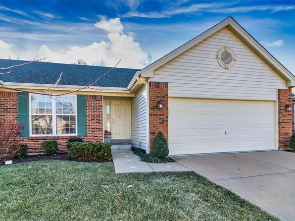 1352 Kensington Way Dr, Ballwin, MO 63011