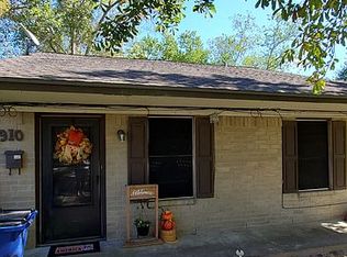 910 N Arcola St, Angleton, TX 77515