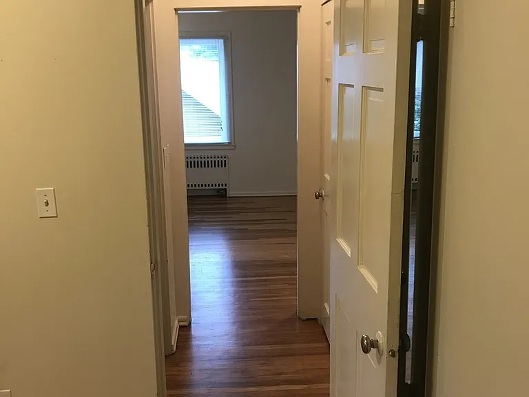 1430 SW Moss St — Photo 14