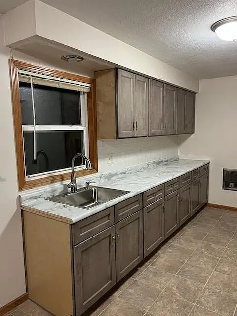 Apartment Homes on Bluff — Photo 2