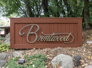 2430 Robin Oak Rdg, Minnetonka, MN 55305