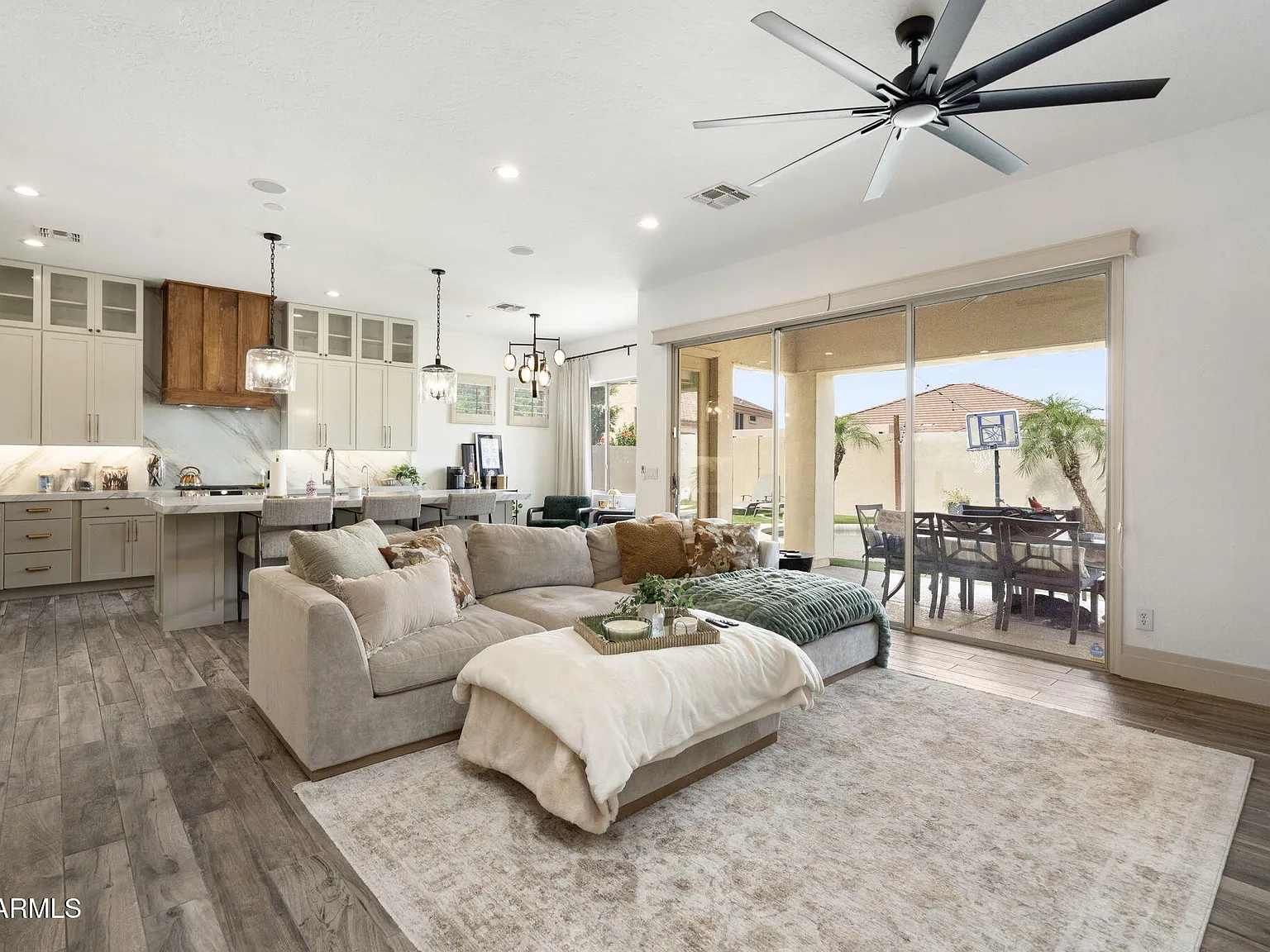 4 bed, 2114 sqft, $10,000 — Photo 2