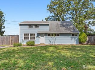 990 Rebecca Pl, Iselin, NJ 08830