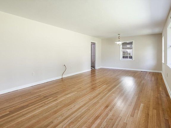 5th image of 208 Longview Dr