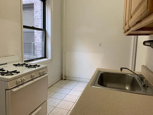 Rented by Smart NY Realty LLC | media 7