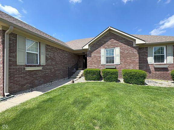 2nd image of 300 Kathryn Ct