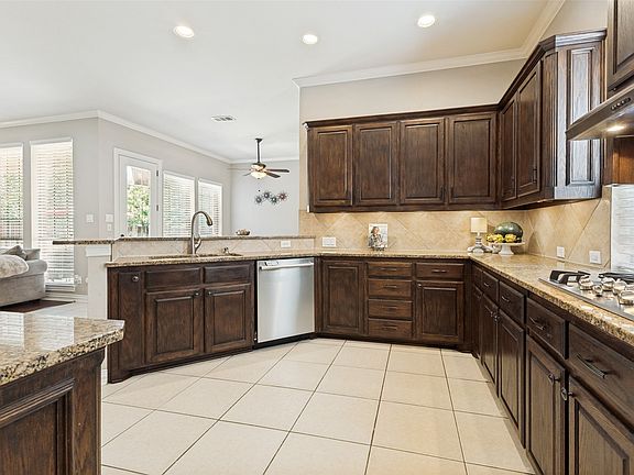 5th image of 1227 Comanche Dr