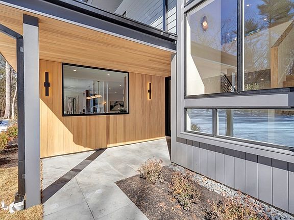 4th image of 363 College Rd