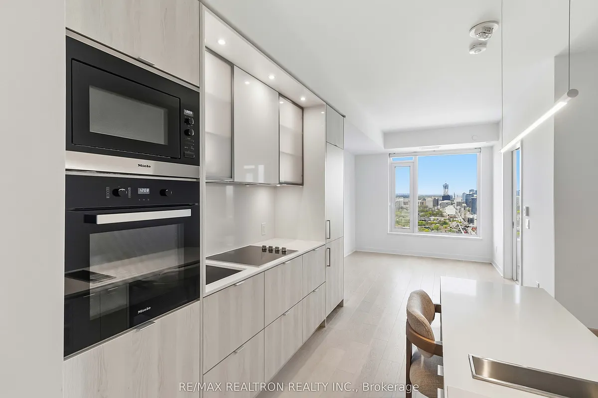 Building Photo - 11 Yorkville Ave #3403