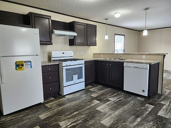 3rd image of 99 Lincoln Dr #99