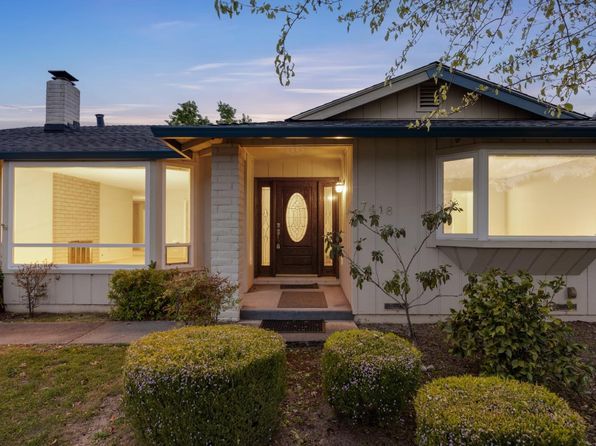 7418 Oakmont Dr, Santa Rosa, CA 95409