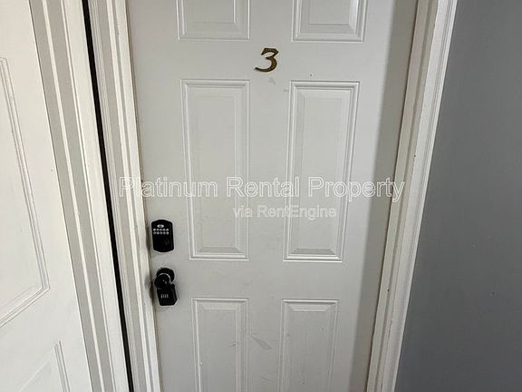 5th image of 1492 Waverly Way #B3
