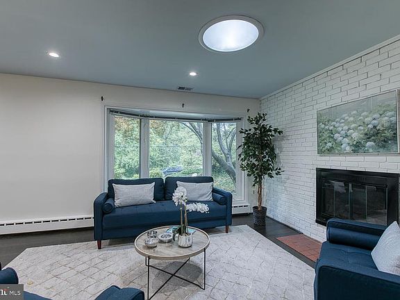 3rd image of 3445 Rose Ln
