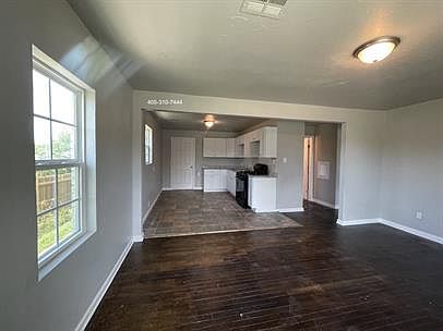 3rd image of 2021 NE 17th St