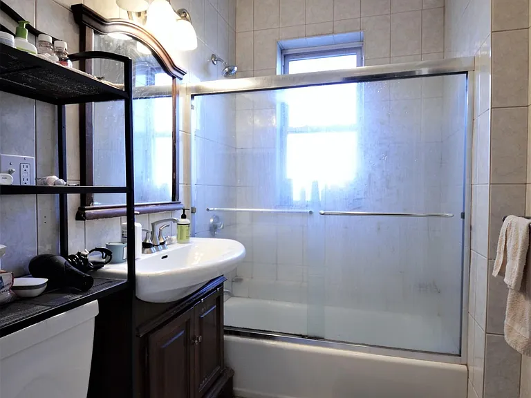 77 Thatcher St #201 — Photo 8