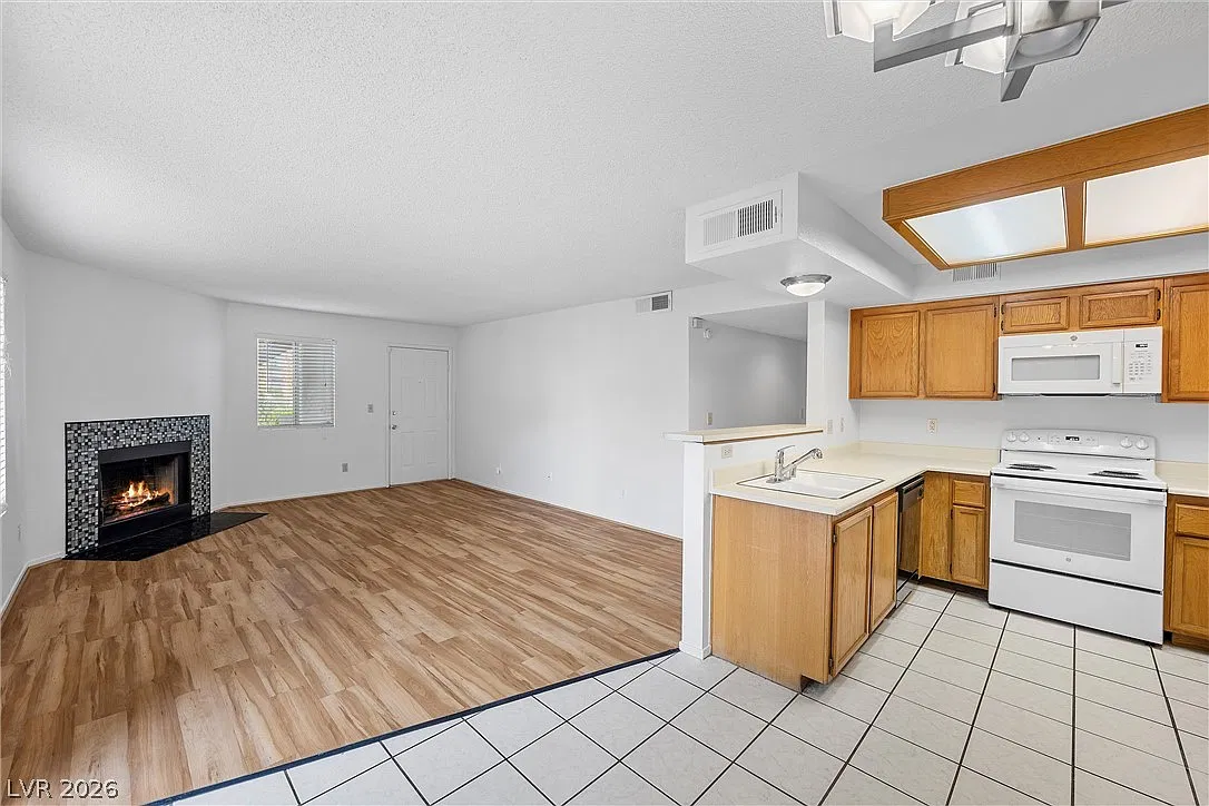 2 bed, 2.0 bath, 1162 sqft, $1,370 — Photo 4