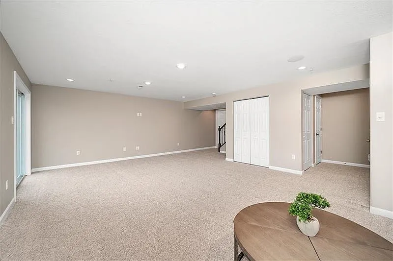 3 bed, 2.5 bath, 2348 sqft, $3,250 — Photo 3