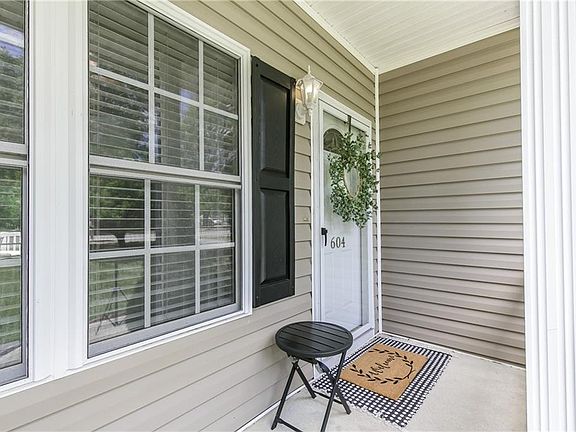 2nd image of 604 Springwood Ave