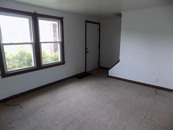 3rd image of 1739 Eden Park Blvd