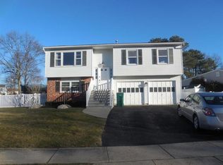 17 Wisteria Pl, Howell, NJ 07731