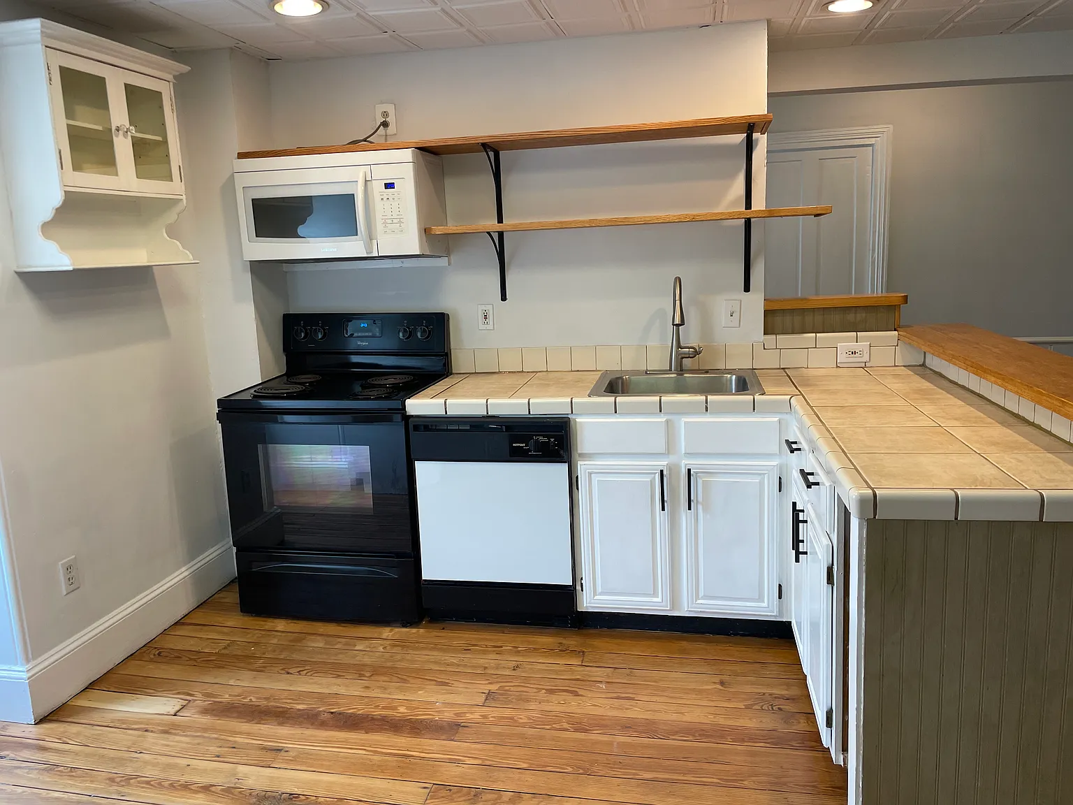 202 Bridge St — Photo 2