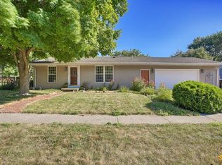 3216 York Dr, Champaign, IL 61821