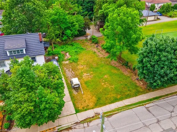 5244 Ontario Ave, Niagara Falls, ON L2E 3S3