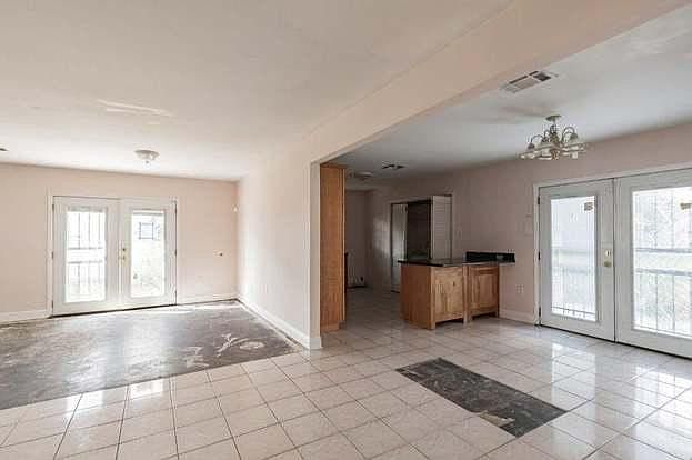 1st image of 7525 Devine Ave #1