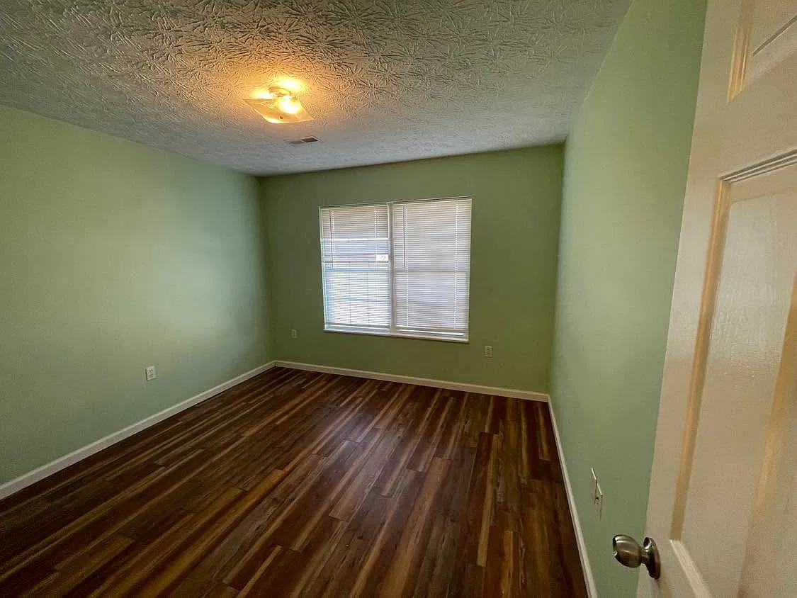 2 bed, 1100 sqft, $1,300 — Photo 1