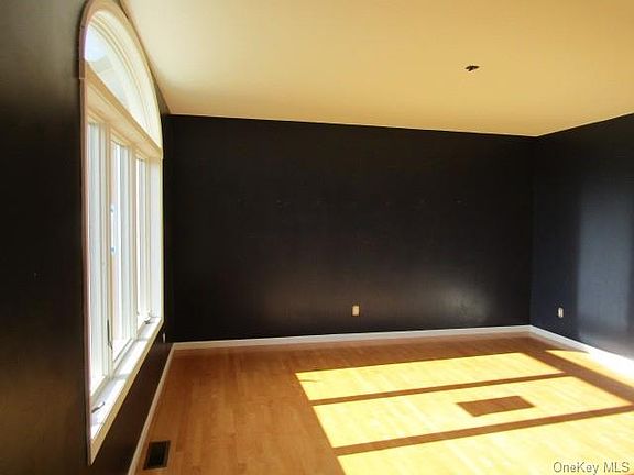4th image of 22 Vincenzo Ct