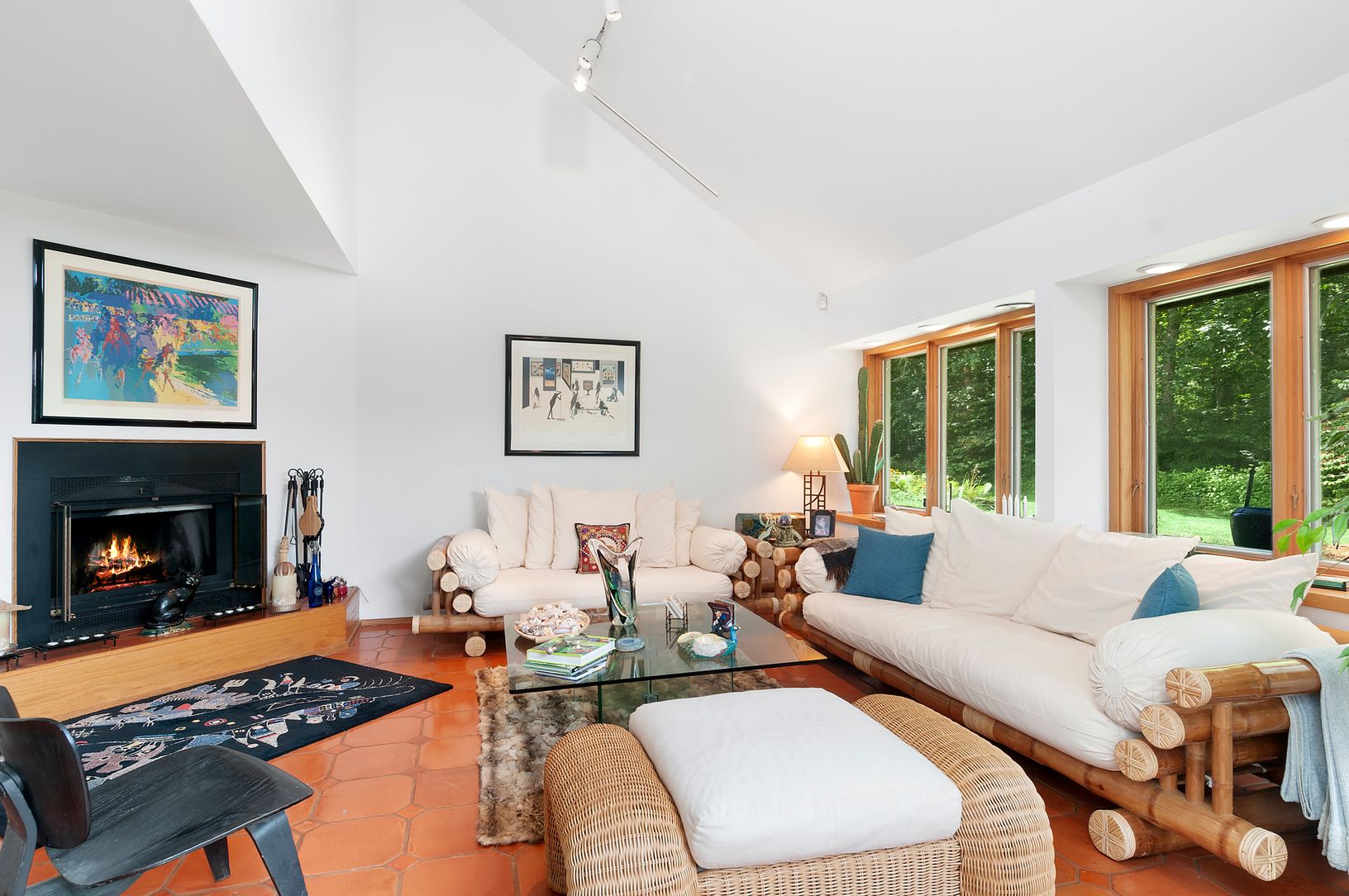  Living Room W/Fireplace