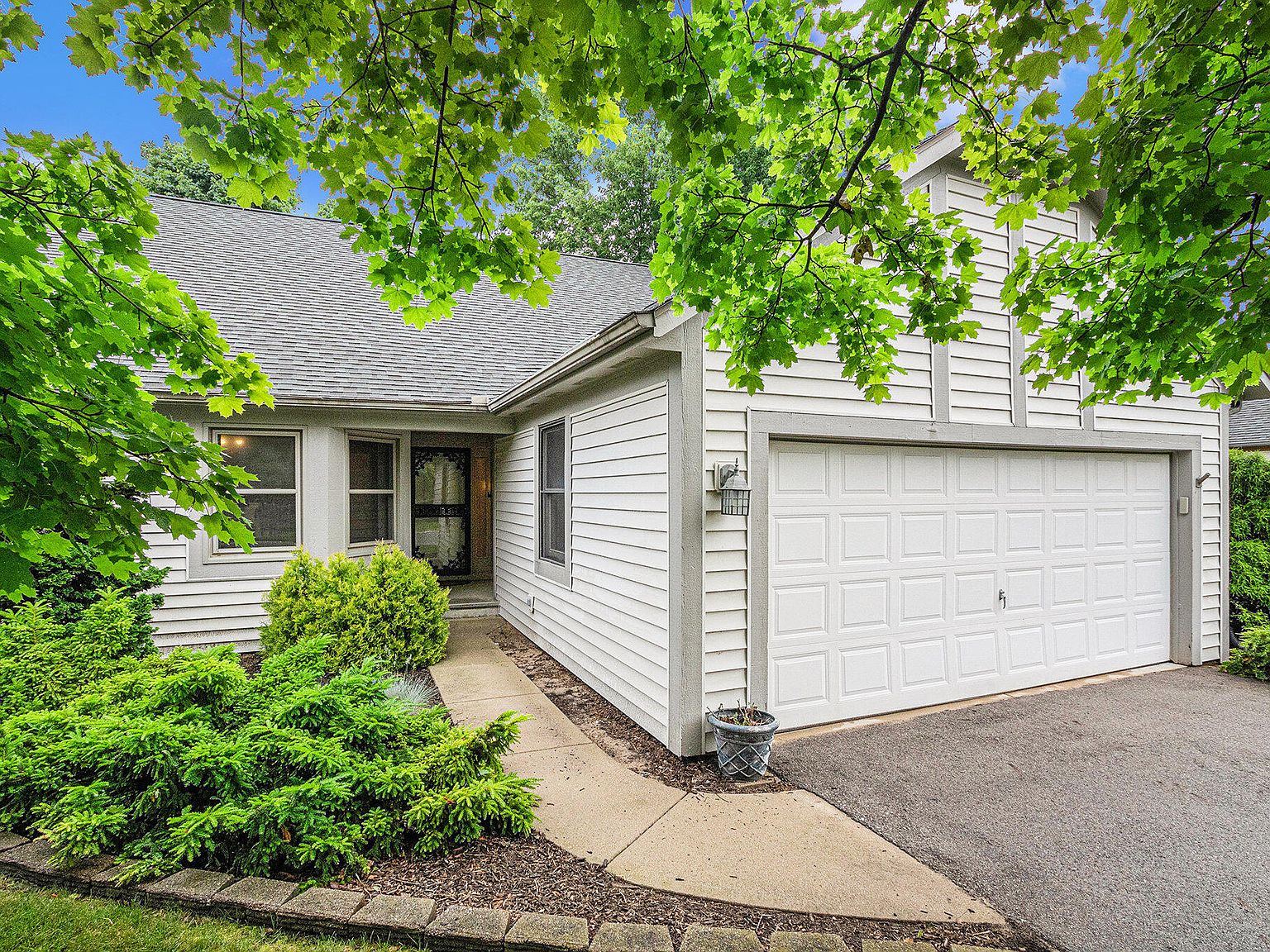 2443 Shoreham Highlands St, Saint Joseph, MI 49085 Zillow