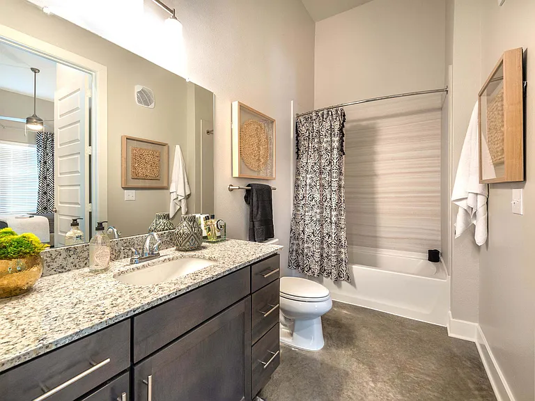 Lakeview Apartments — Photo 8
