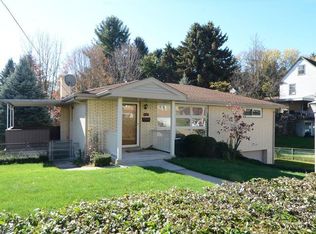 1447 Kinmount St, Pittsburgh, PA 15205