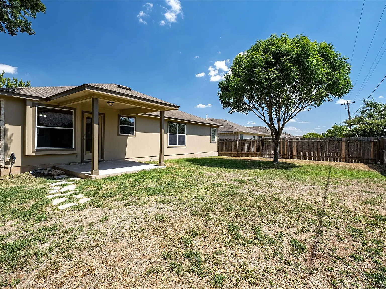 3 bed, 2.0 bath, 1885 sqft, $2,395 — Photo 4