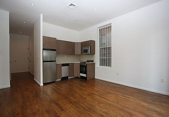 4th image of 1284 Pacific St APT 2A