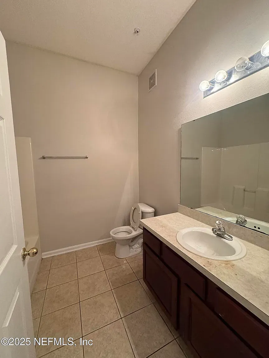 Building Photo - 5050 Playpen Dr #3