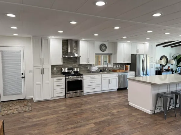 69641 Country Club Dr, Desert Hot Springs, CA 92241